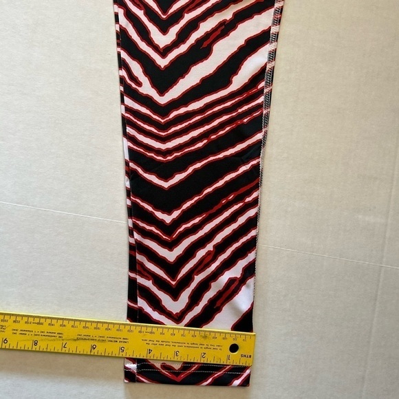 Zubaz NCAA Texas Tech Red Raider zebra leggings. 3 inch waist band Sz M. J2 - Picture 5 of 8